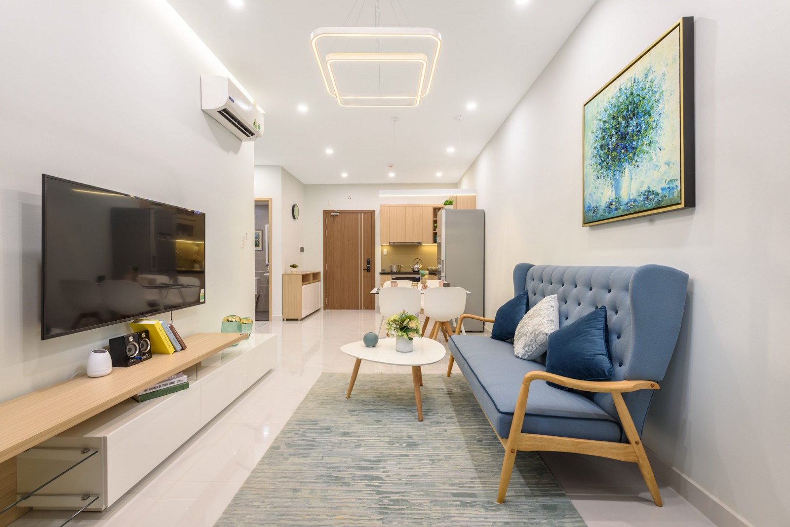 Dù bạn đang sở hữu một căn hộ chung cư diện tích nhỏ, chúng tôi cũng sẽ giúp bạn tạo ra một không gian sống đầy đủ tiện nghi và sáng tạo. Với dự toán nội thất chung cư diện tích nhỏ 2024 của chúng tôi, bạn sẽ được trải nghiệm một không gian sống đẳng cấp và chất lượng.