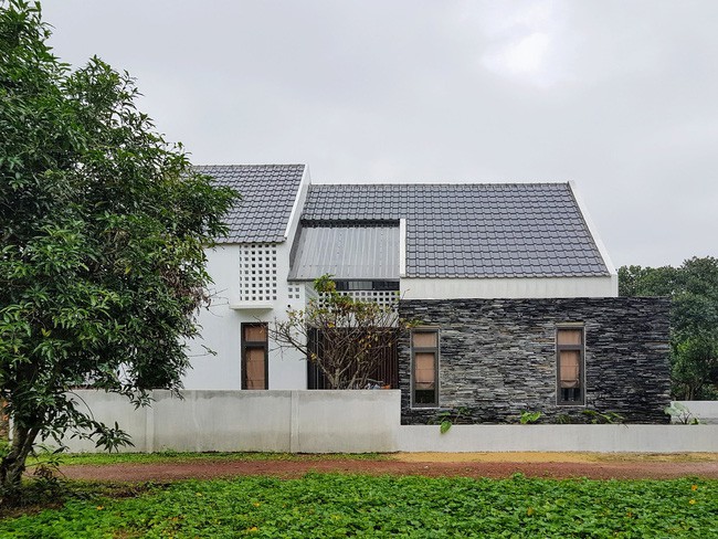 Ngôi nhà 110m² vạn người mê do chủ nhà tự thiết kế có giá 800 triệu ở Quảng Bình - Ảnh 3. Ngôi nhà 110m² vạn người mê do chủ nhà tự thiết kế có giá 800 triệu ở Quảng Bình - Ảnh 3.