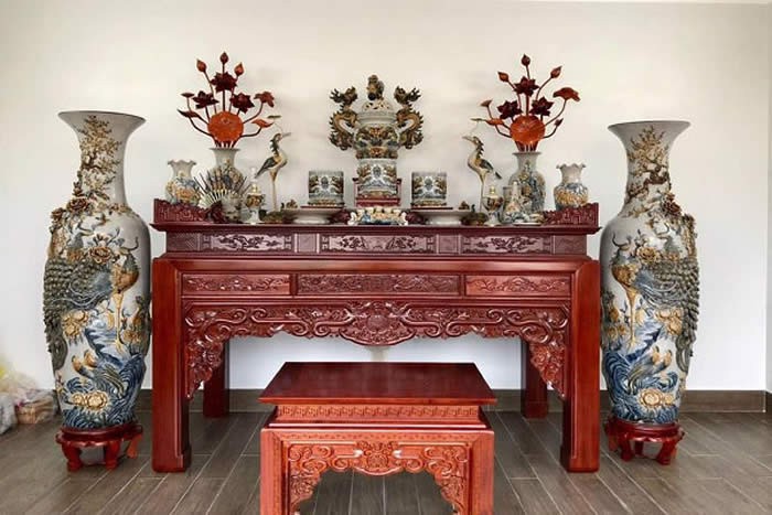 Những vật dụng thường dùng trên bàn thờ gia tiên và những điều bạn nên biết