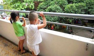 Chiều cao và kích thước lan can ban công an toàn cho trẻ nhà bạn