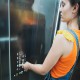 Cần làm gì để đảm bảo an toàn khi gặp sự cố thang máy? 4 bước xử lý an toàn